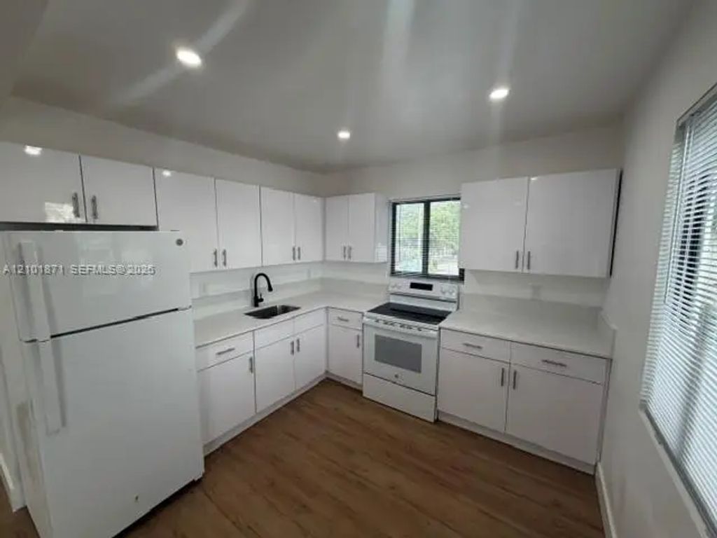 2621 Nw 22nd Court #2619#2, Miami