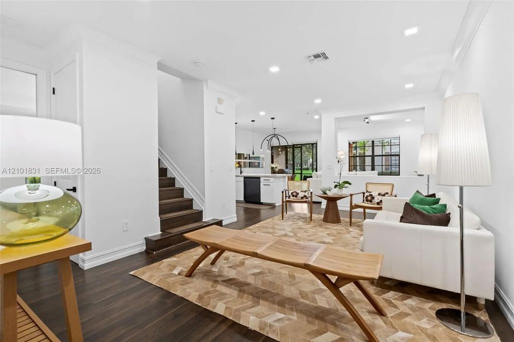 124 W Riverwalk Circle W, Plantation