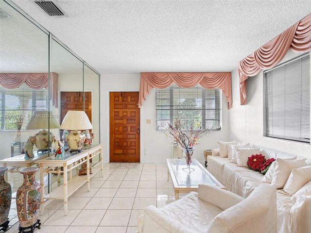 5 of 25 - 1075 W 32nd Street, Hialeah, FL