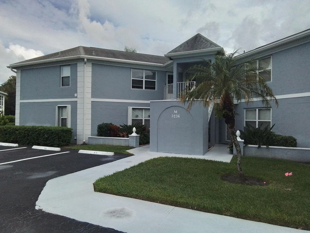 3236 Se Aster Lane #m225, Stuart