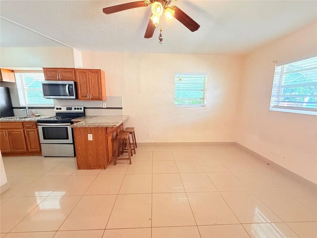 326 Ne 6th Street #3, Hallandale Beach