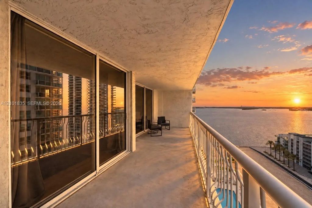 1200 Brickell Bay Drive #1907, Miami