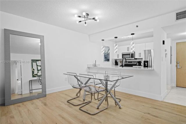 3 of 35 - 1200 Brickell Bay Drive #1907, Miami, FL