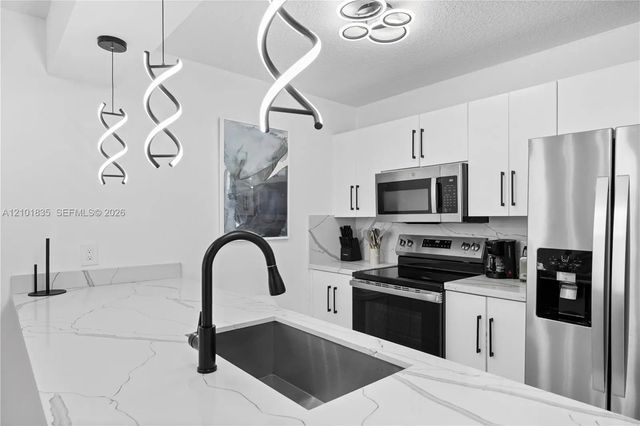 4 of 35 - 1200 Brickell Bay Drive #1907, Miami, FL