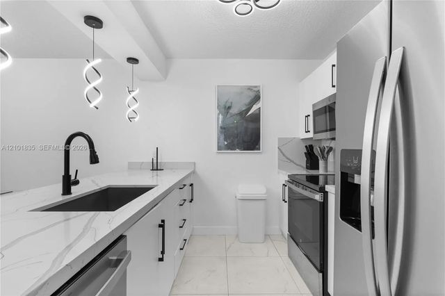 5 of 35 - 1200 Brickell Bay Drive #1907, Miami, FL