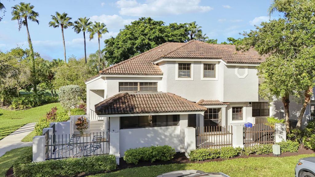 587 Prestwick Circle #2, Palm Beach Gardens