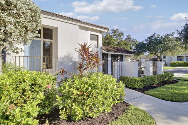 2 of 48 - 587 Prestwick Circle #2, Palm Beach Gardens, FL