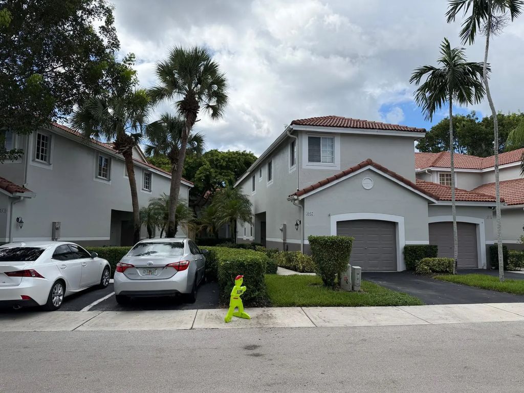 3947 San Simeon Lane, Weston