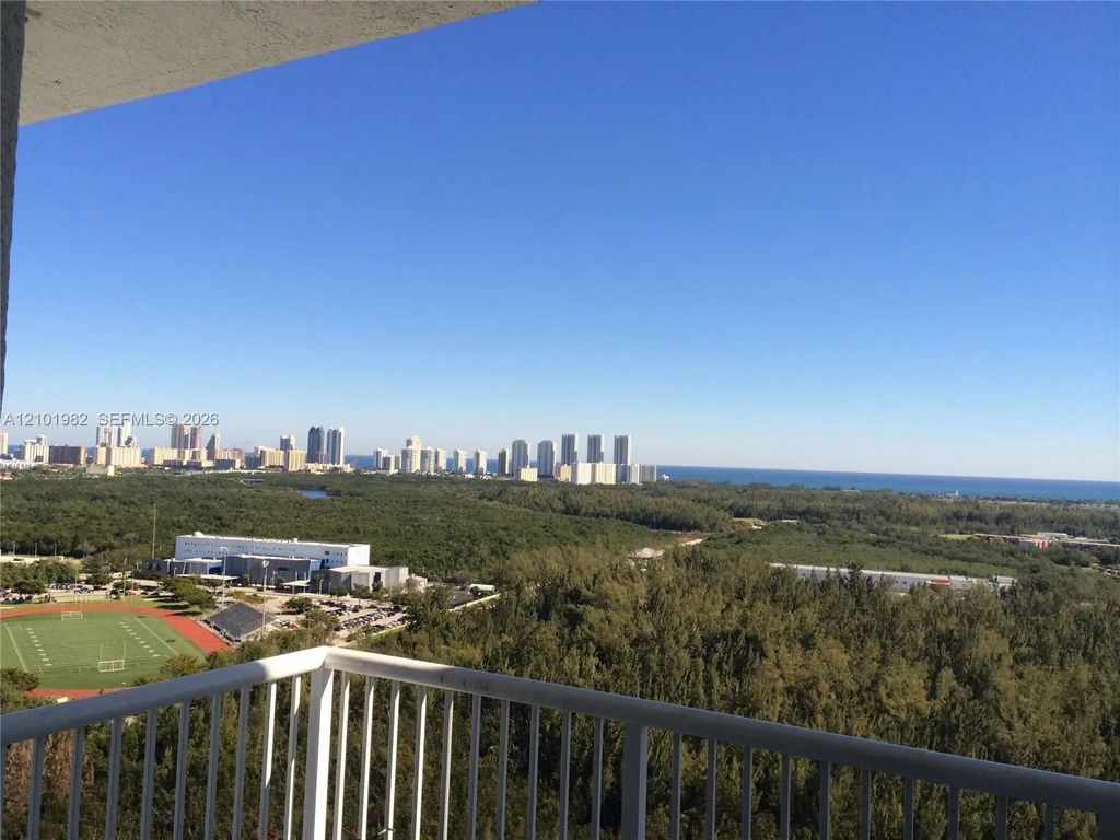 15051 Royal Oaks Lane #2204, North Miami