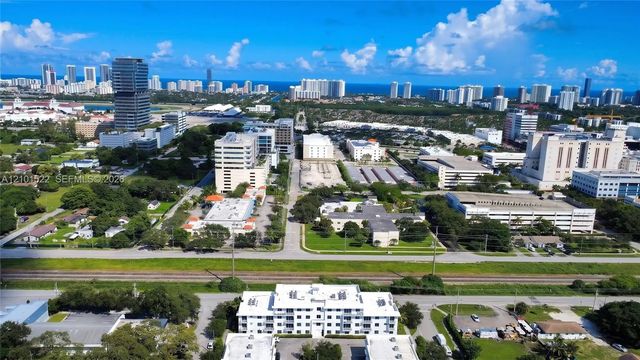 3 of 18 - 2651 Ne 212th Terrace #107, Miami, FL