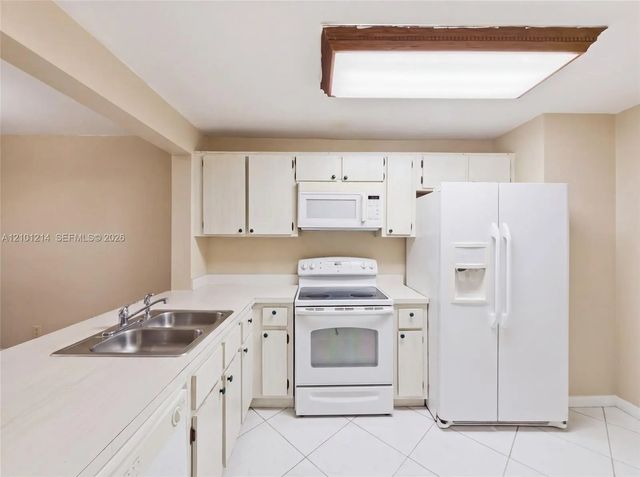 3 of 13 - 821 Ne 207th Lane #1-103, Miami, FL