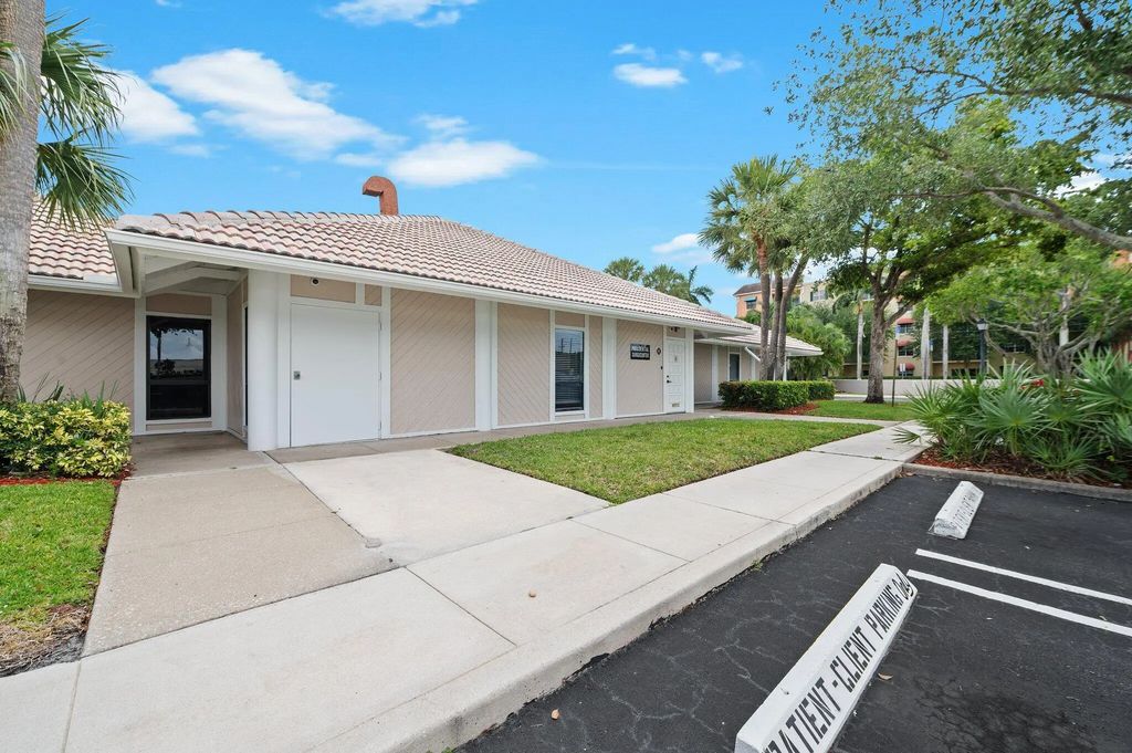 1501 Presidential Way #9, West Palm Beach