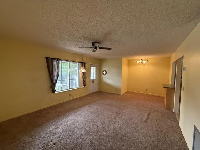 3 of 15 - 131 Lake Pine Circle #d2, Greenacres, FL