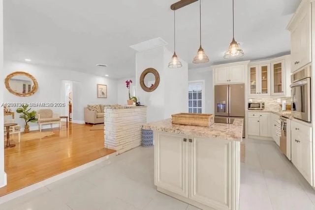 5 of 23 - 364 Navarre Drive, Miami Springs, FL
