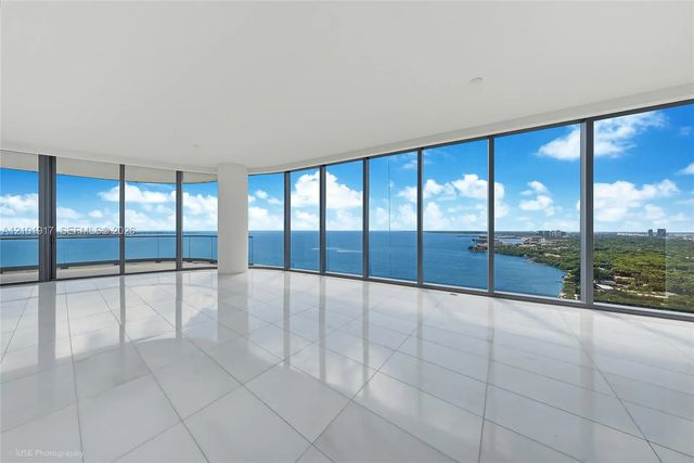 175 Se 25 Road #3002, Miami