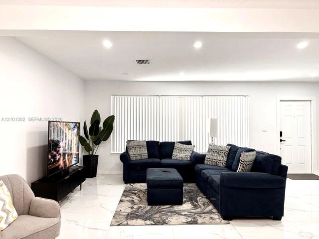 5 of 30 - 12520 Ne 1st Court, North Miami, FL
