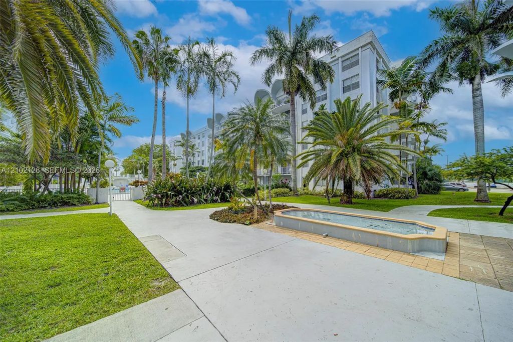 494 Nw 165th St Road #c-205, Miami