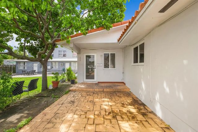 3 of 40 - 1816 Nw 22nd Court, Miami, FL