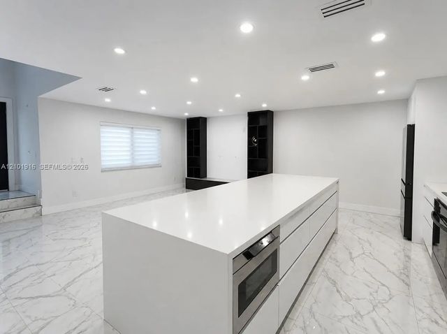 4 of 27 - 2026 Sw 137th Place, Miami, FL