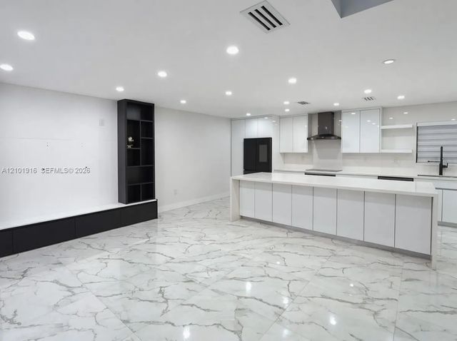 5 of 27 - 2026 Sw 137th Place, Miami, FL