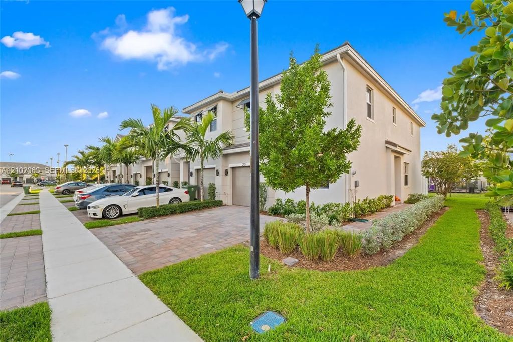 210 Sw 170th Avenue #210, Pembroke Pines