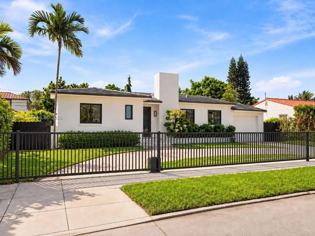3 of 34 - 2350 Sw 25th Terrace, Miami, FL