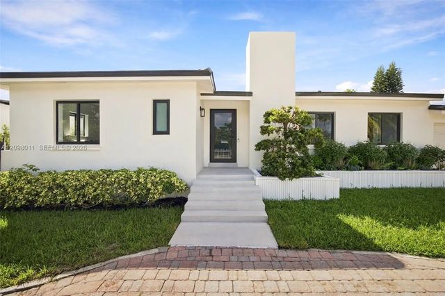 4 of 34 - 2350 Sw 25th Terrace, Miami, FL