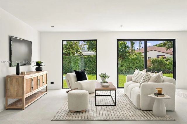 5 of 34 - 2350 Sw 25th Terrace, Miami, FL