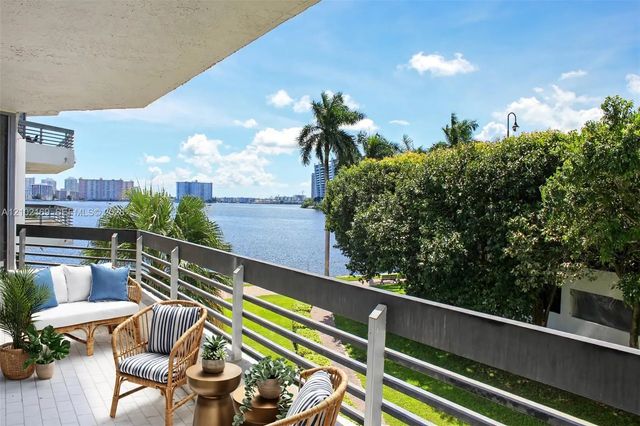 19101 Ne 36th Court #302, Aventura