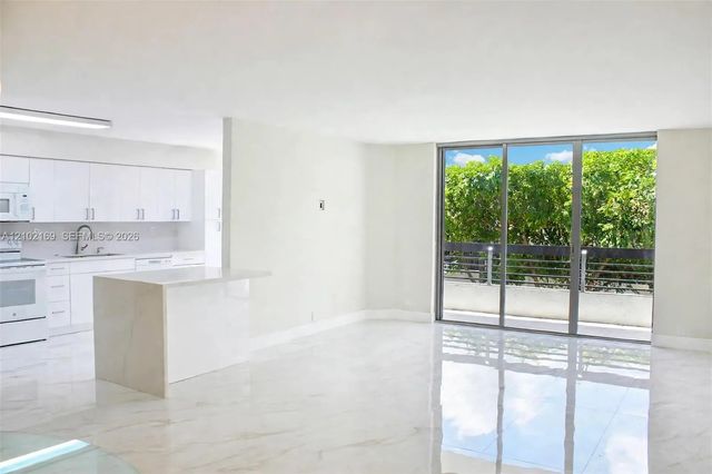 3 of 19 - 19101 Ne 36th Court #302, Aventura, FL