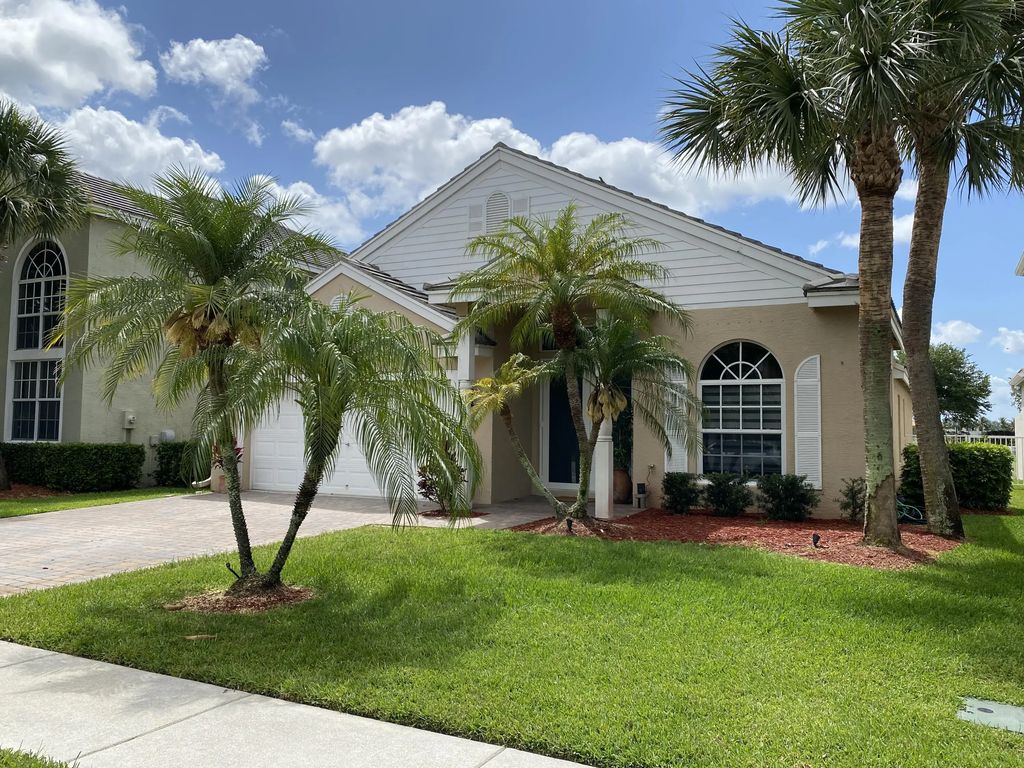 325 Berenger Walk, Royal Palm Beach