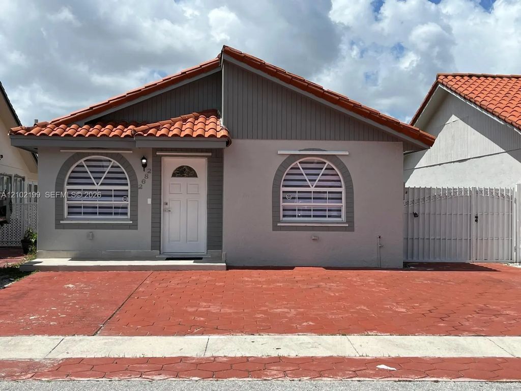 2682 W 74th Terrace, Hialeah