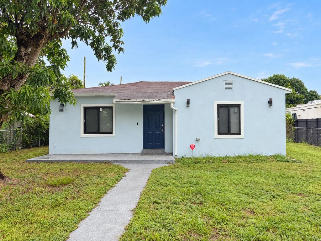925 Nw 121st Street, North Miami