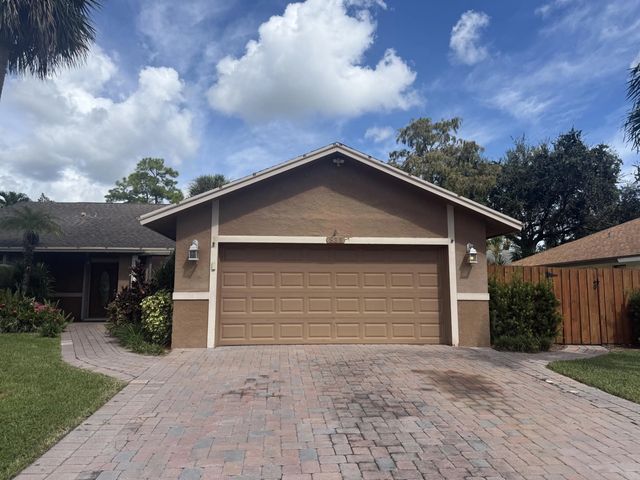 835 Ivy Drive, Wellington