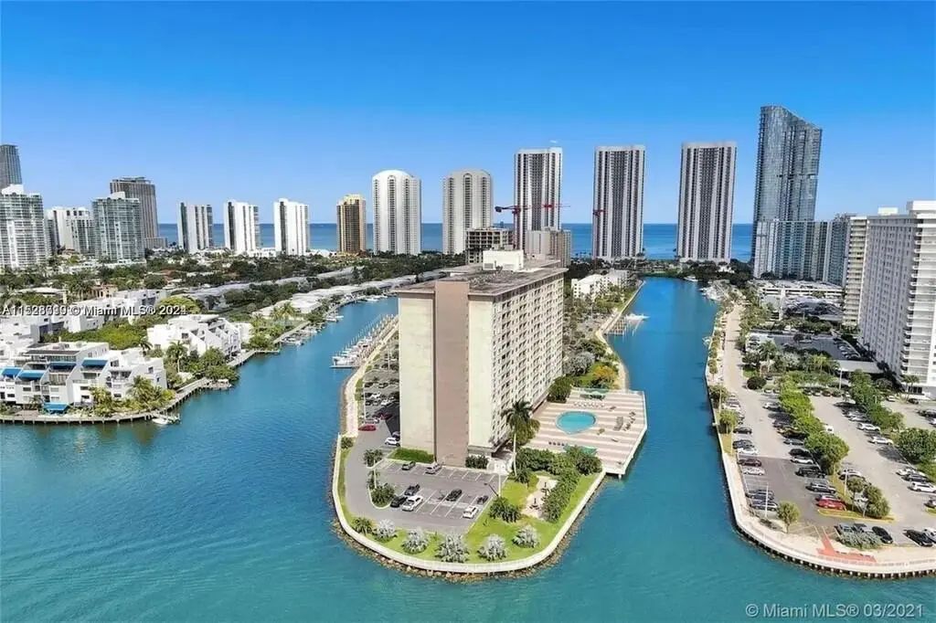 400 Kings Point Drive #1426, Sunny Isles Beach
