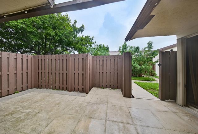 2 of 41 - 3402 Waterview Circle #b, Palm Springs, FL