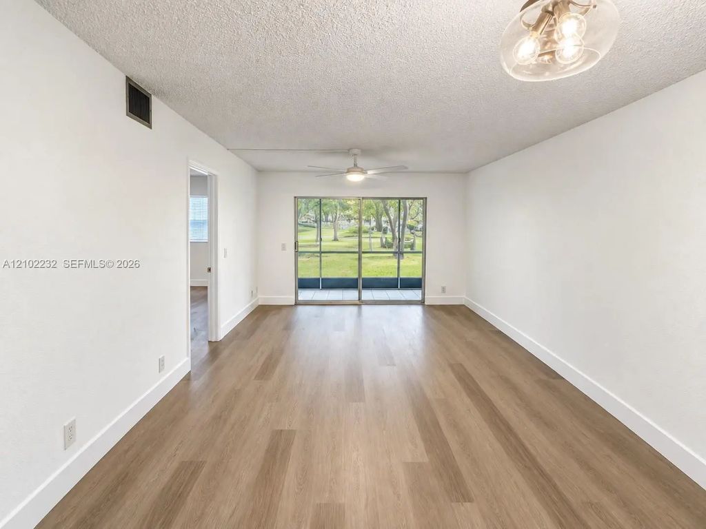 12501 Sw 14th Street #101r, Pembroke Pines