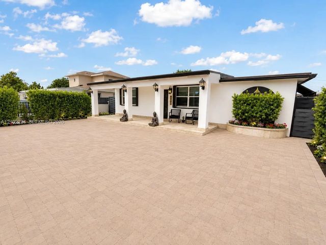 3 of 21 - 4590 E 9th Lane, Hialeah, FL
