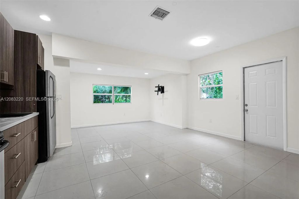18 Nw 45th Street #a, Miami