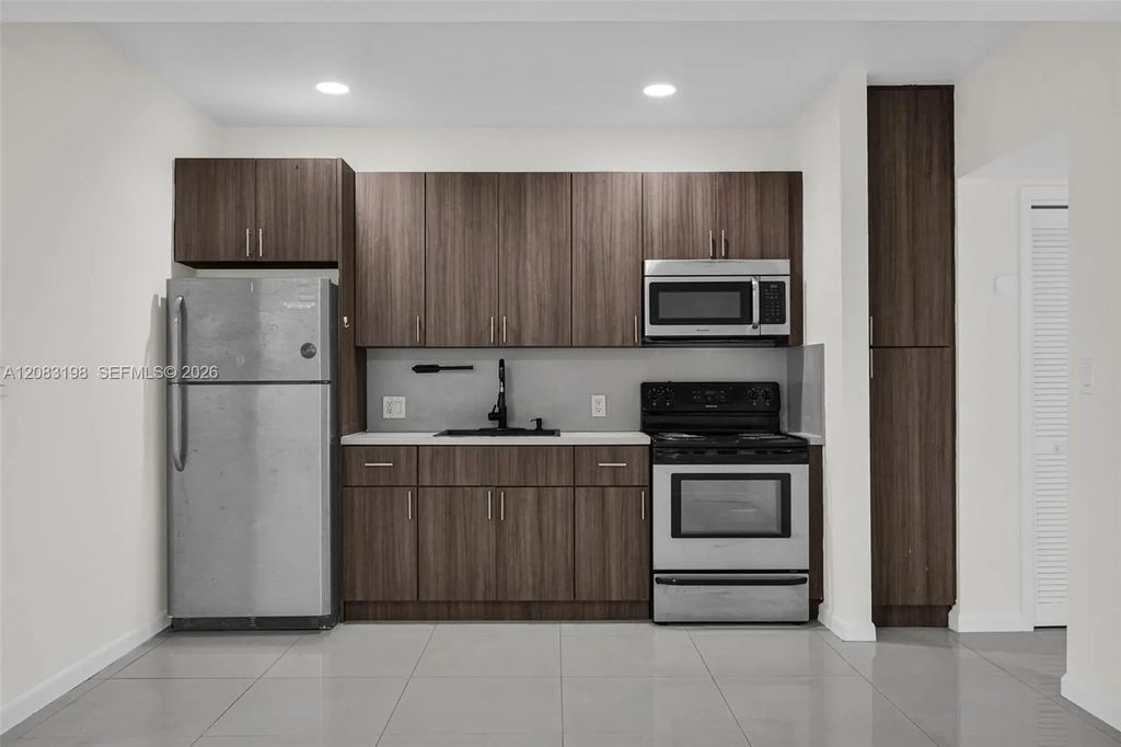 18 Nw 45th Street #b, Miami