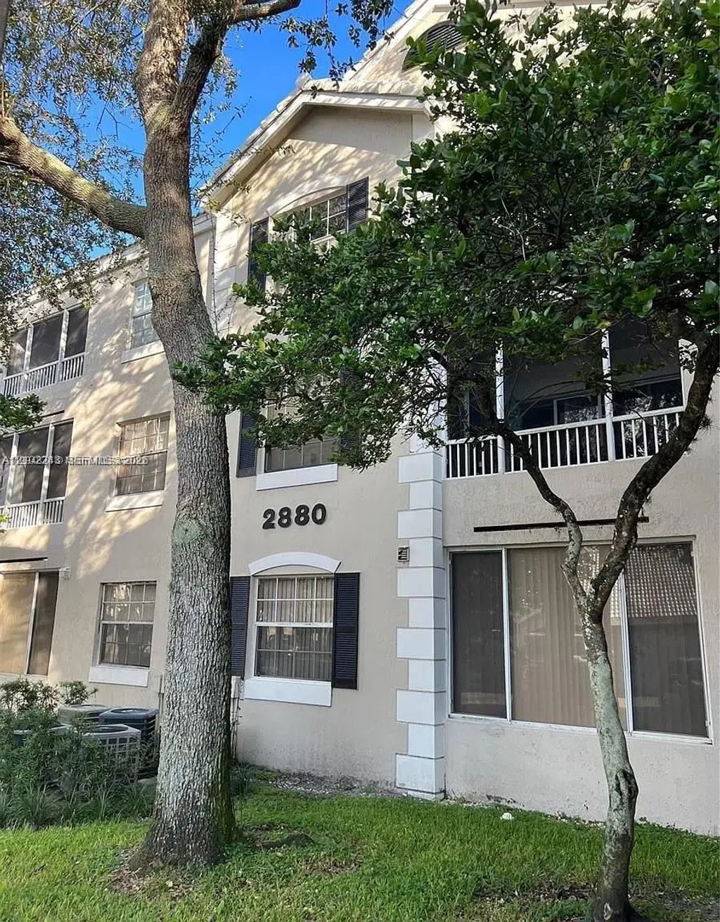 2880 N Oakland Forest Drive #209, Oakland Park