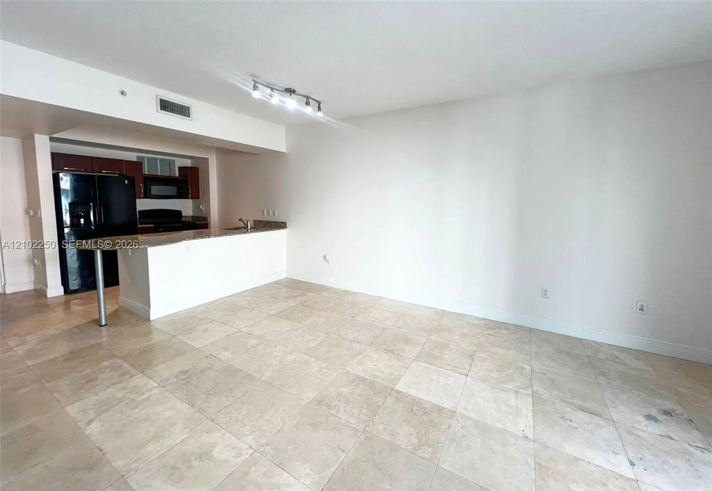 7280 Sw 90th Street #212, Miami