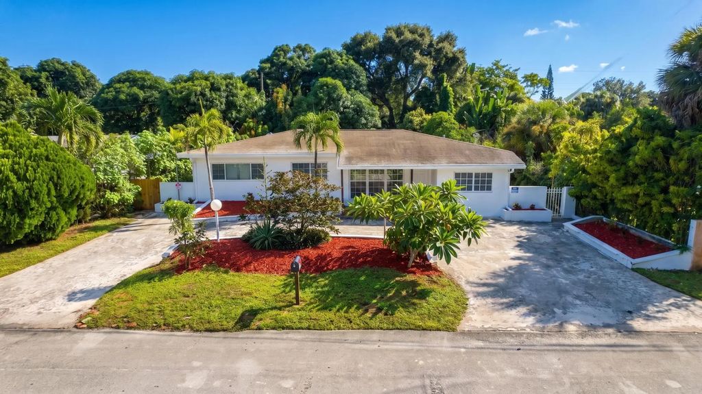 110 Ne 152nd Street, Miami