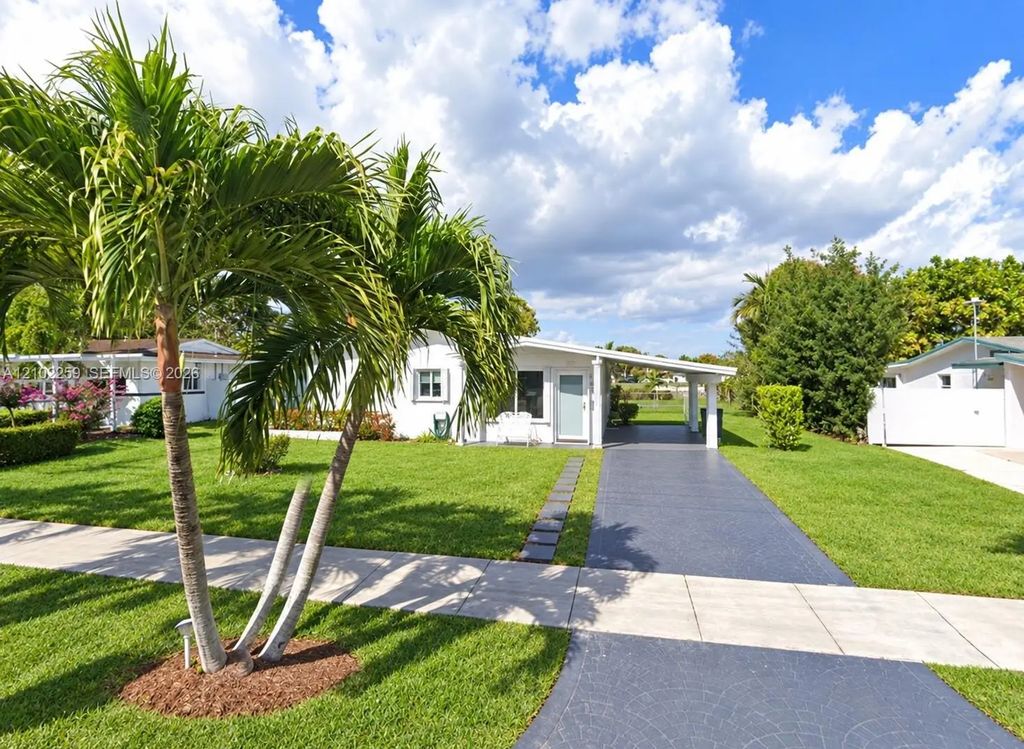 9865 Sw 80th Drive, Miami