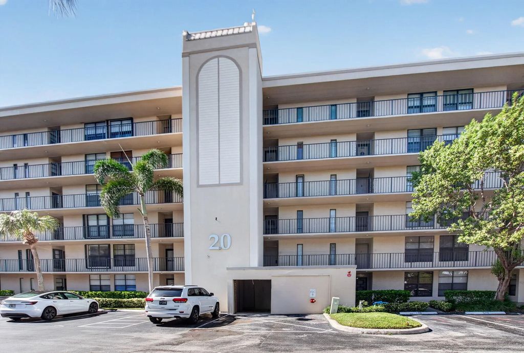 20 Royal Palm Way #301, Boca Raton