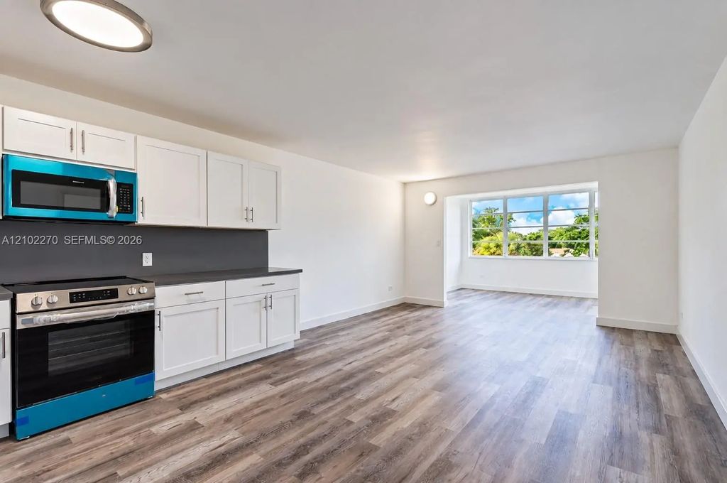 445 Ne 195 Th Street #330, Miami