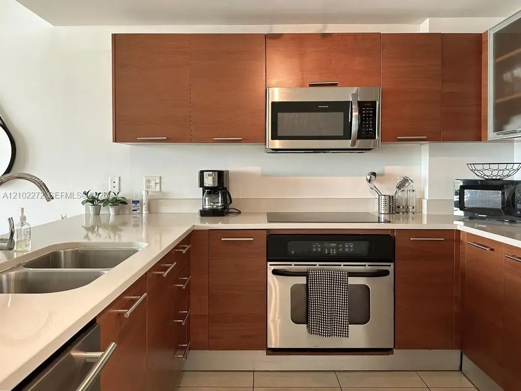 3250 Ne 1st Avenue #810, Miami