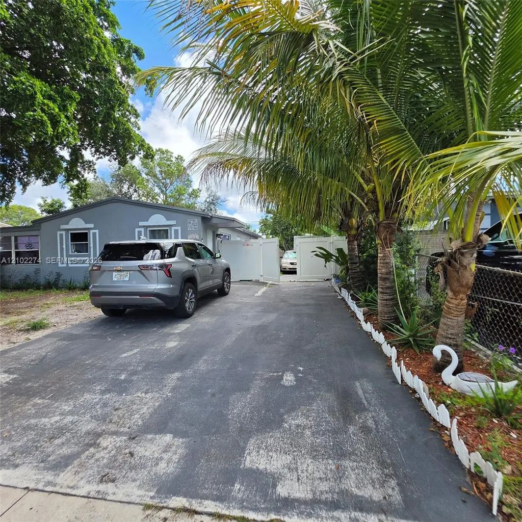 1611 N 69th Way, Hollywood