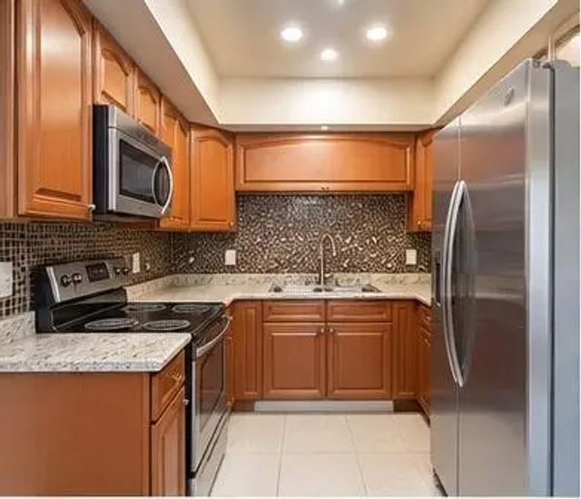 5 of 13 - 227 Castlewood Drive #207, North Palm Beach, FL