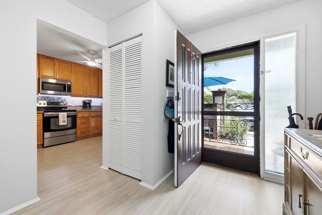 3 of 28 - 259 Deerfield Court, Royal Palm Beach, FL